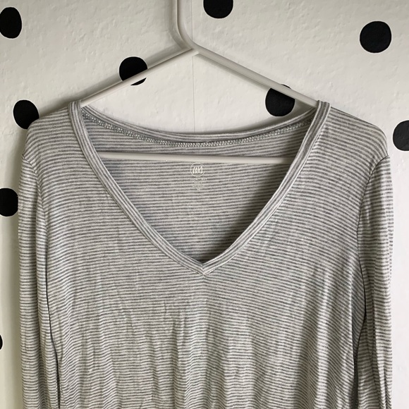 🌈5/$25🌈EUC long sleeve stripe shirt size m - Picture 2 of 8